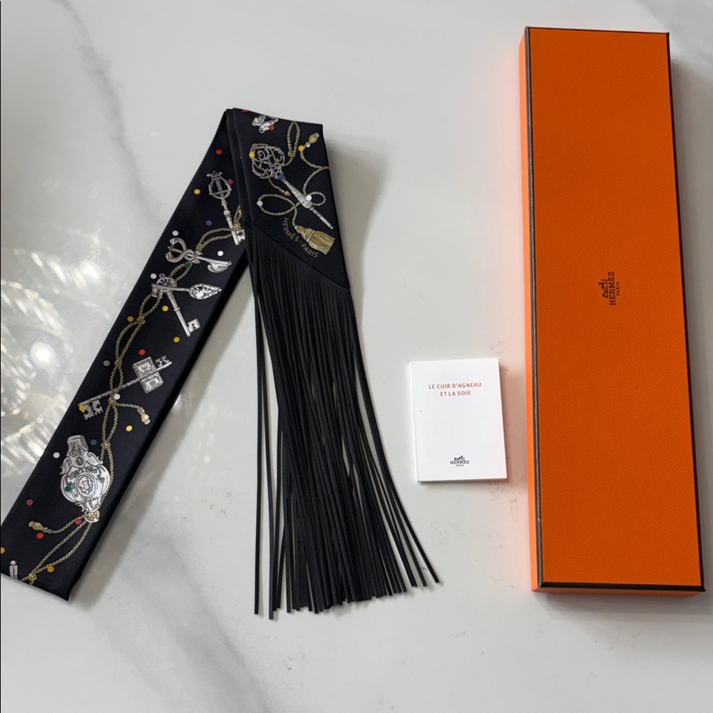 Brand new Hermes cles pos fringe twilly leather black